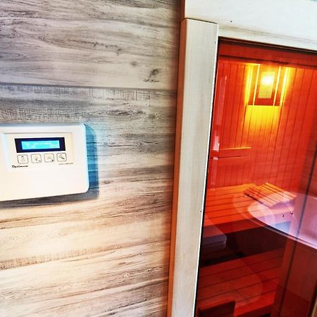 Sauna, Big Jacuzzi , Khreshchatyk Apartments Kiev Exterior foto